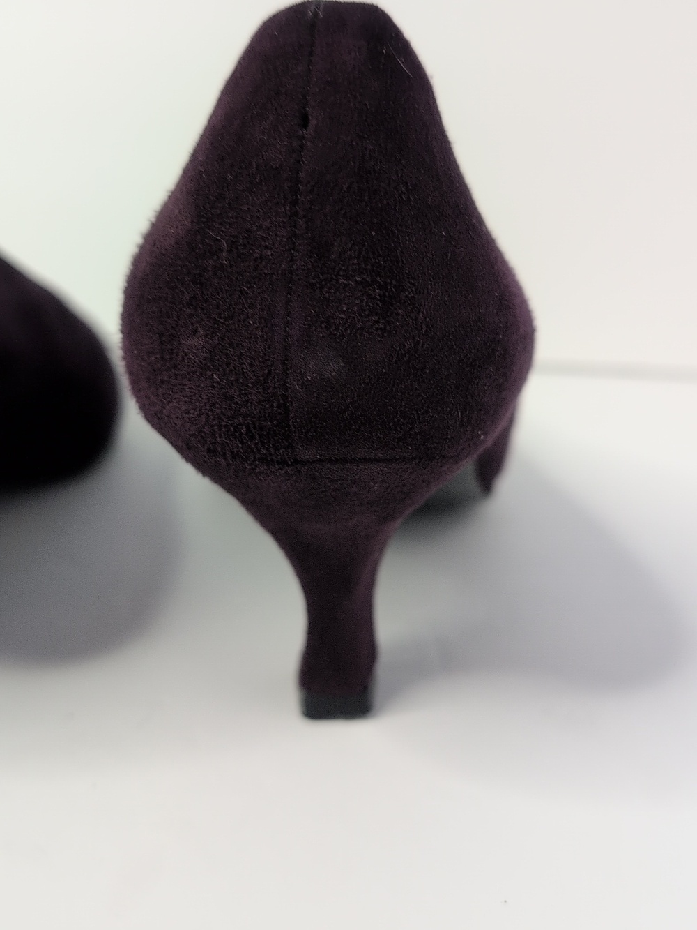 Vintage Donna Karan Plum Suede Kitten Heels with Gold Accent Size 7 - Picture 5 of 9